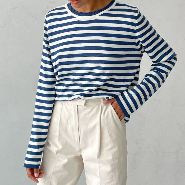 Maglione donna casual a righe, maniche lunghe. Morbido e comodo, perfetto per autunno e inverno.