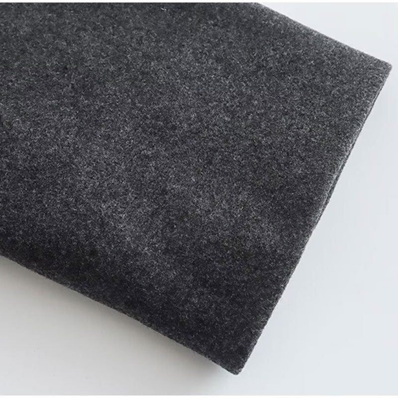 Cappotto lungo da donna, doppiopetto, che unisce moda inverno e funzionalità.