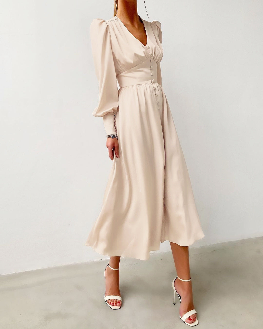 Abito donna elegante e formale, vestito da sera di lusso con fascino senza tempo, perfetto per gala.