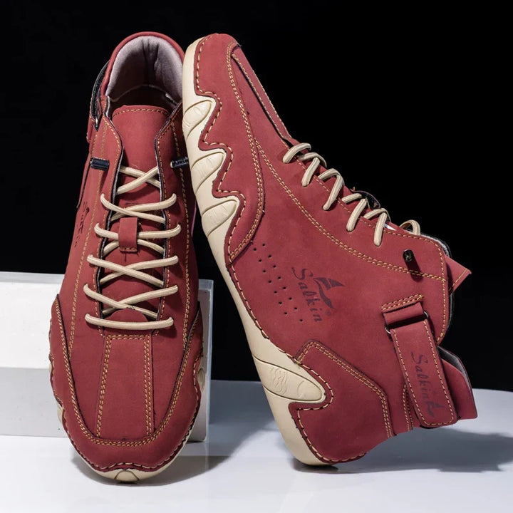 Sneakers uomo alte con suola ondulata. Per un comfort ottimale e un tocco di stile unico nella moda casual maschile.