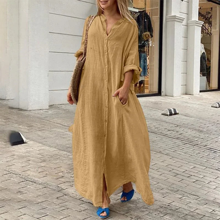 Abito lungo da donna in lino chemisier, vestibilità oversize e fluida, perfetto per un look estivo e casual elegante.