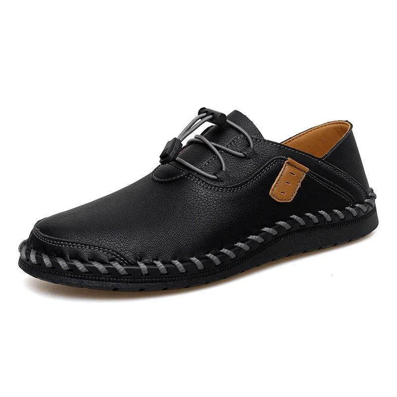 Scarpe da uomo business eleganti con lacci e cuciture a vista. Perfette per l'ufficio e occasioni formali.