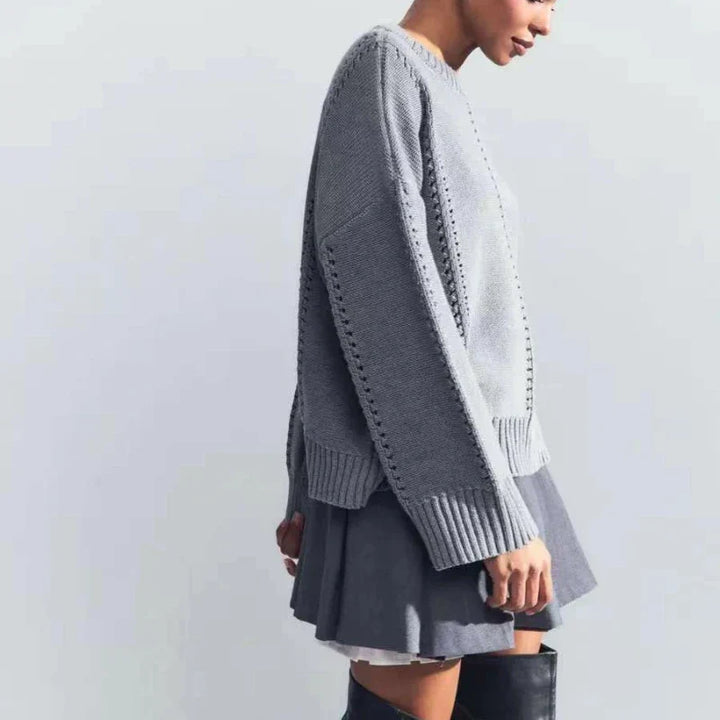 Maglione donna oversize con girocollo, capo versatile per ogni outfit.