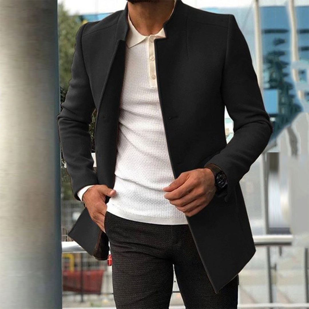 Giacca uomo invernale moderna, calda e avvolgente. Perfetta per ogni outfit, dal casual all'elegante. Stile e comfort.