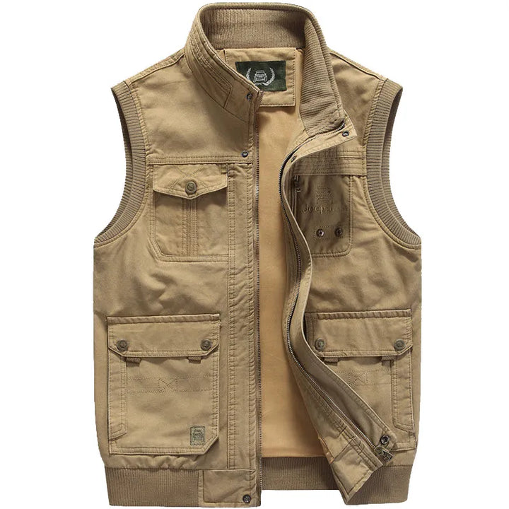 Gilet uomo vintage multitasche in cachi per outdoor, pesca e look casual. Resistente e funzionale.