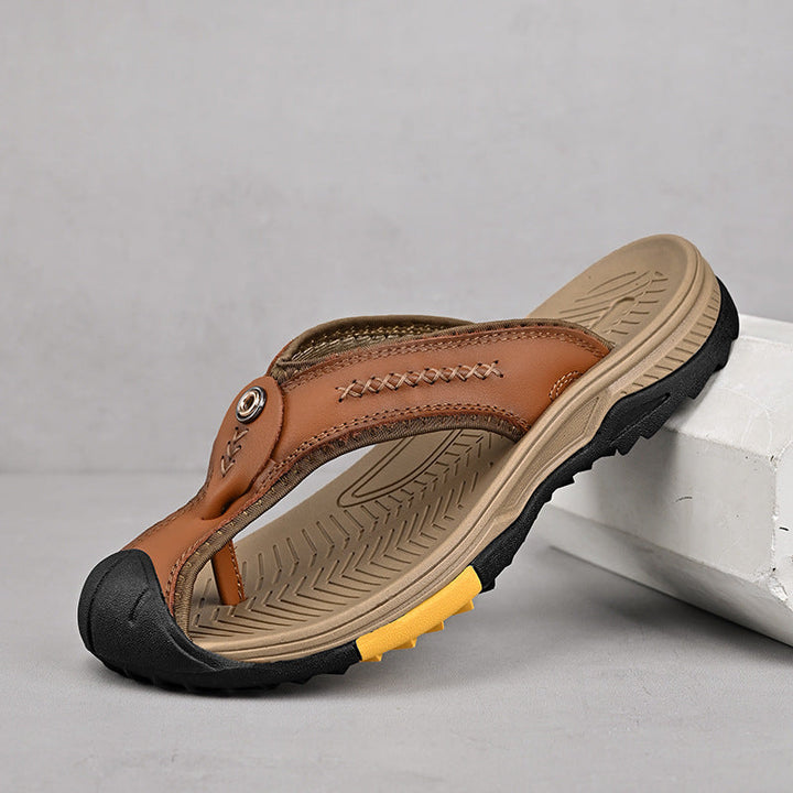 Sandali uomo con plantare sagomato per supporto plantare ergonomico. Scarpe aperte ideali per la moda estiva.