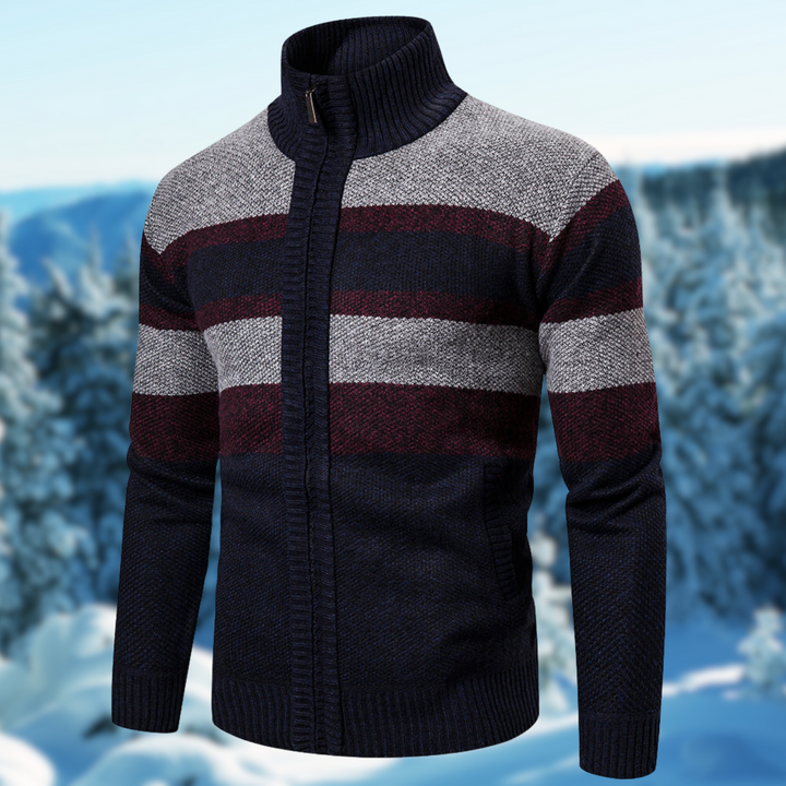 Cardigan uomo elegante in maglieria a righe, un capo versatile per moda maschile e comfort.