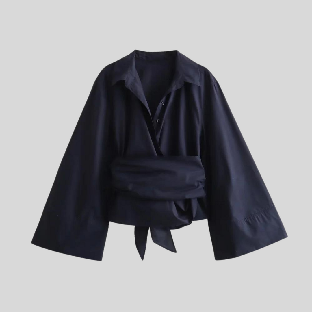 Camicetta donna elegante blu a maniche lunghe, perfetta per ufficio o look casual estivo. Moda versatile.