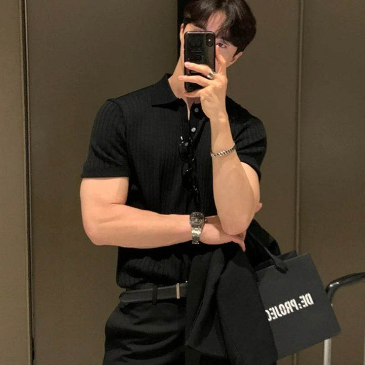 Polo estiva uomo a righe, un capo essenziale che unisce stile e comodità per l'abbigliamento maschile.