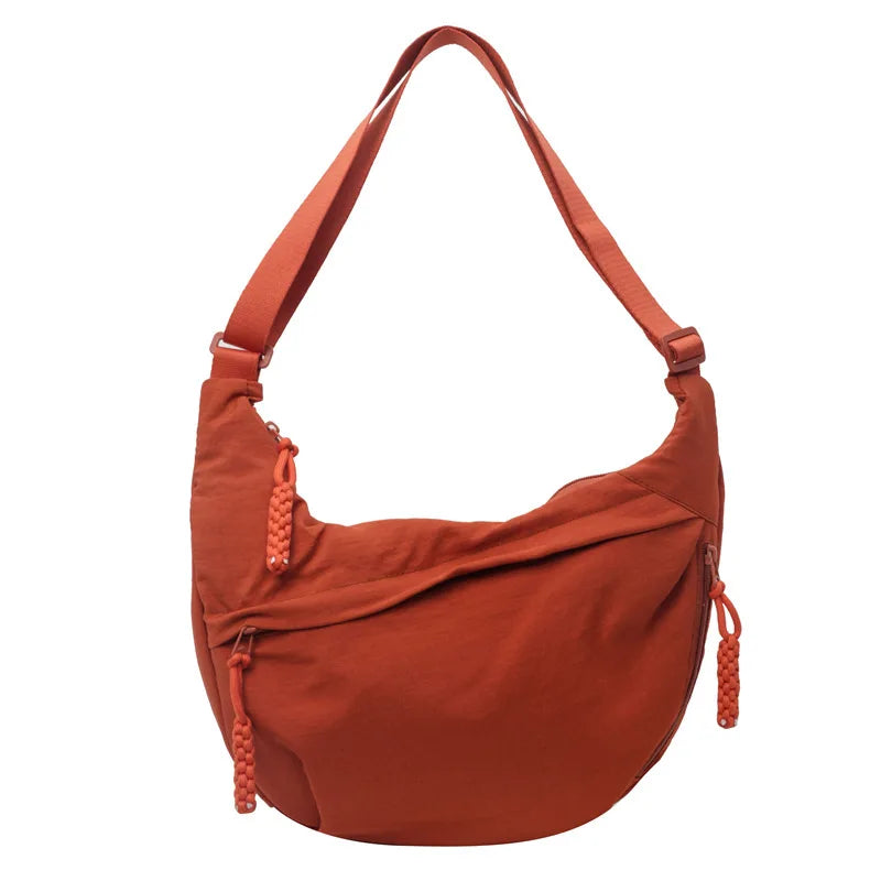 Borsa donna oversize, perfetta come marsupio per comodità e stile urbano.