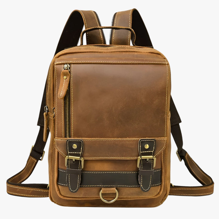 Vista laterale zaino marrone unisex con ampi scomparti e spallacci regolabili, ottimo per viaggi e avventure.