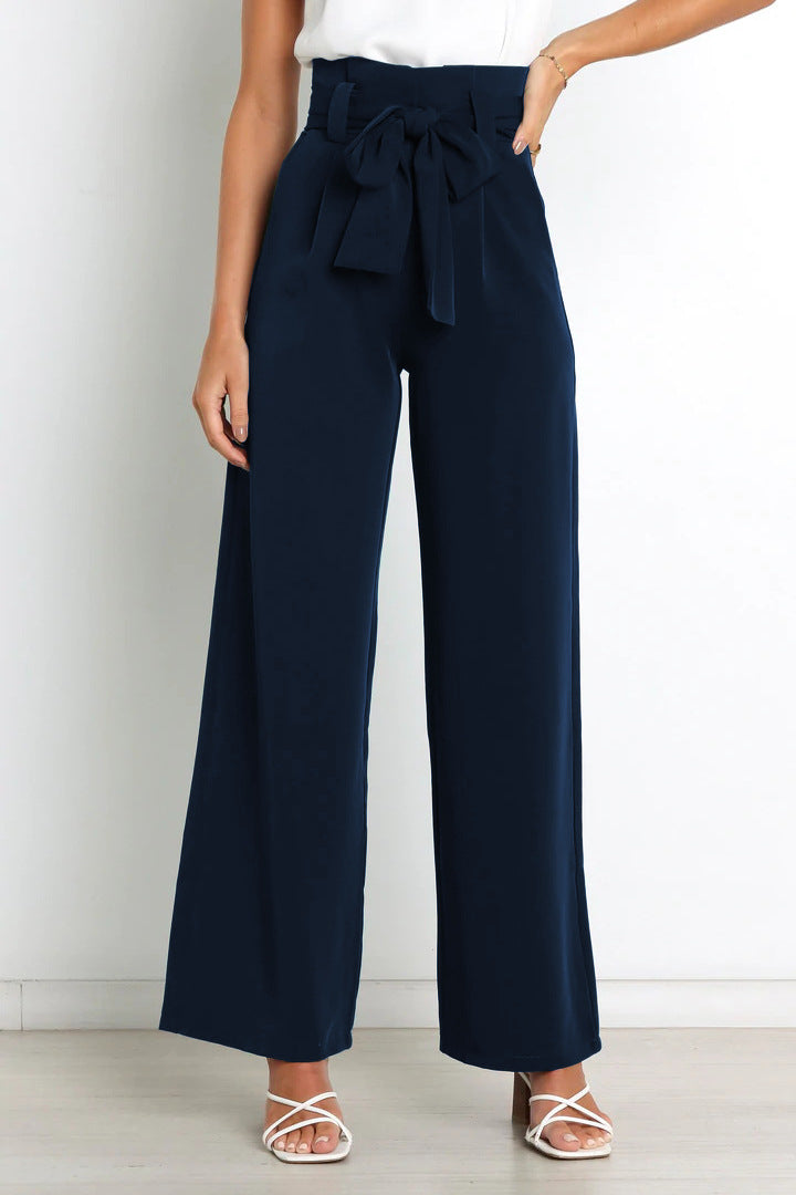 Pantaloni donna a gamba larga e vita alta, con cintura. Un capo di moda versatile e comodo.