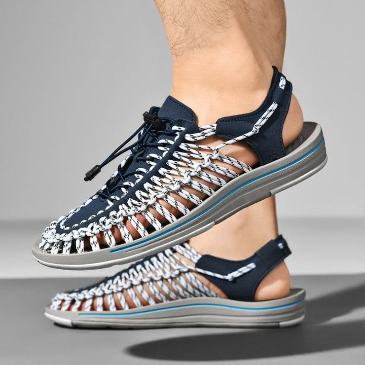 Sandali intrecciati da uomo, design casual elegante, ideali per la moda estiva e il tempo libero.