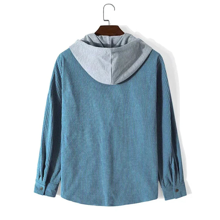 Giacca con cappuccio da uomo, abbigliamento maschile versatile. Perfetta per uno stile casual urbano e moderno.