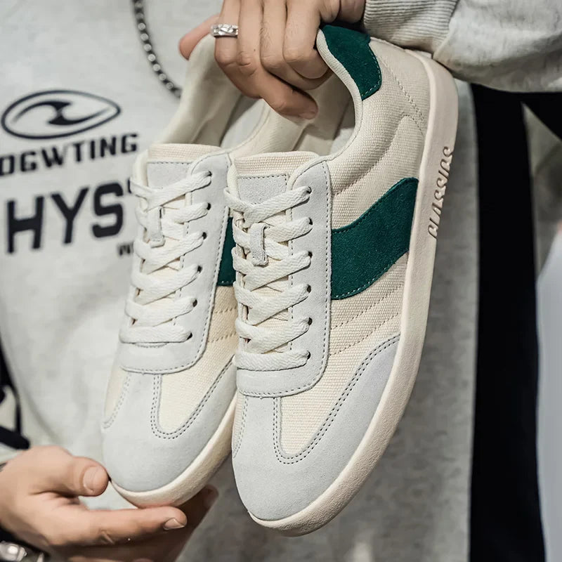 Sneakers uomo leggere, garantiscono massimo comfort e stile casual per l'uso quotidiano e la moda.