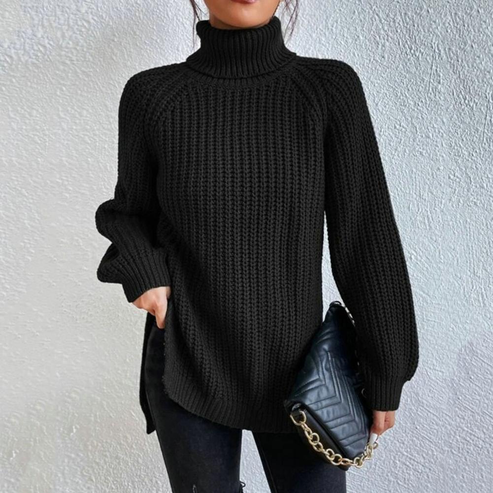 Maglione dolcevita rosso da donna, caldo e comodo, perfetto per le giornate fredde invernali.