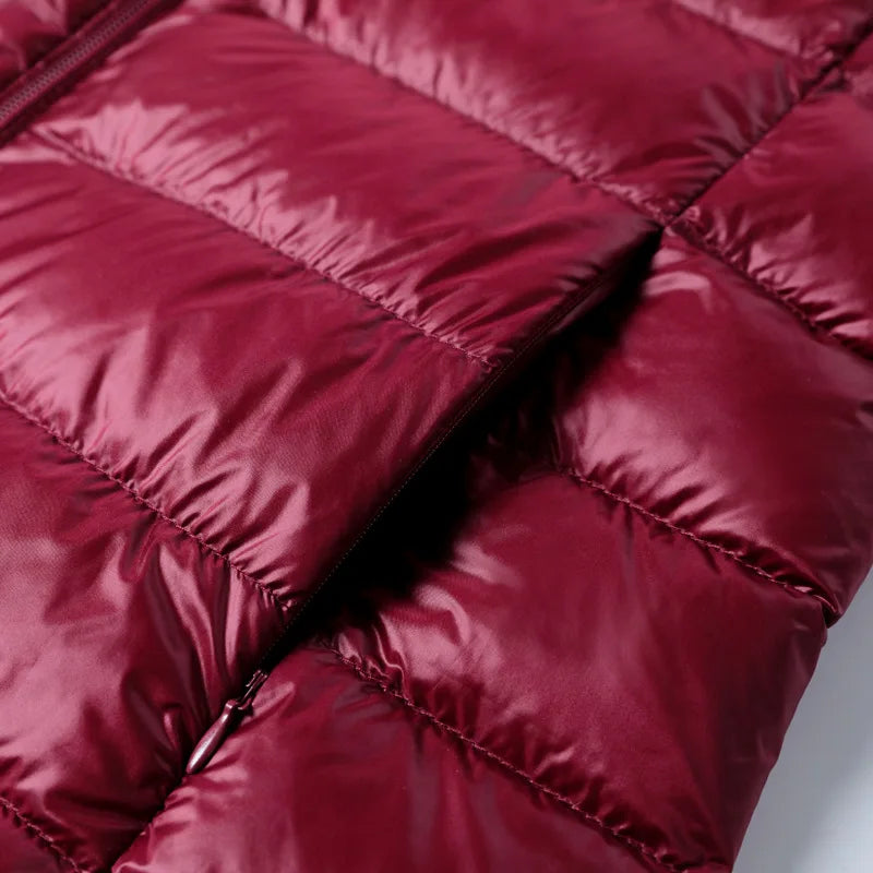 Comoda giacca invernale lunga da donna, modello piumino slim fit. Perfetta per il clima freddo.