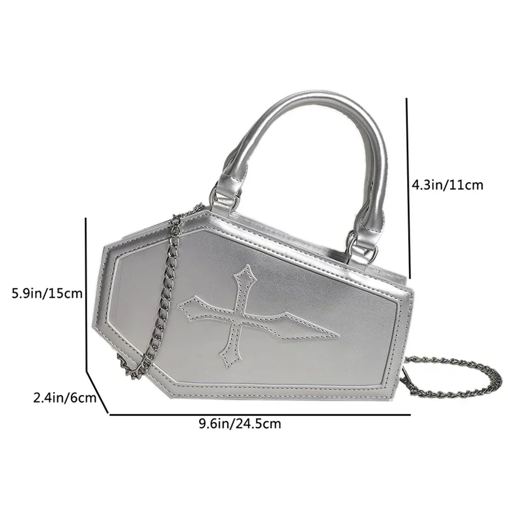 Borsa a mano donna elegante, finitura liscia e design pulito. Dettaglio catena geometrica in metallo.