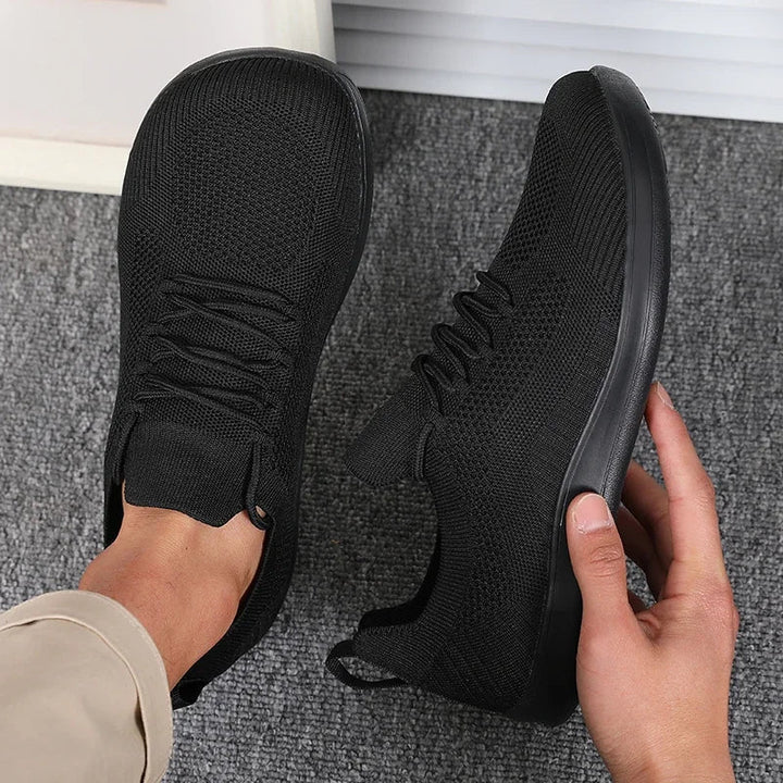 Scarpe uomo sportive, traspiranti e leggere. Perfette per camminare in città con comfort.