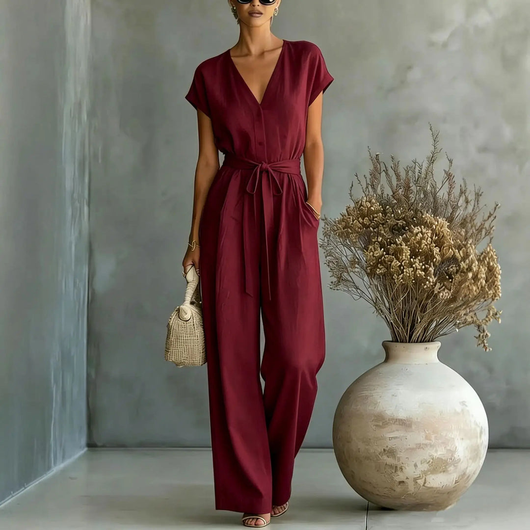 Jumpsuit donna casual chic con scollo a V e cintura, ideale per look versatili da giorno o sera. Abbigliamento primavera.