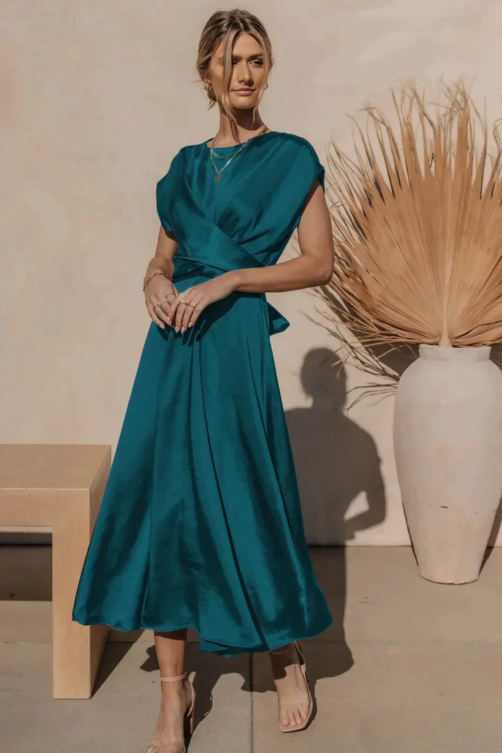 Abito elegante midi da cerimonia per donna, un look sofisticato per gala e matrimoni.