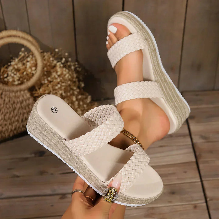 Sandali zeppa donna eleganti e comodi, must-have estivo. Perfetti per vacanze e stile casual.
