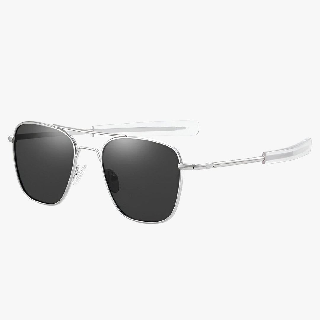 Occhiali da sole uomo polarizzati in metallo resistente, per uno stile duraturo e protezione UV.