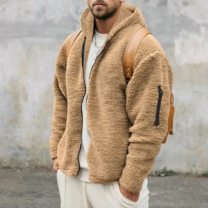 Giacca blu scuro da uomo per l'inverno, con cappuccio, offre calore e stile.