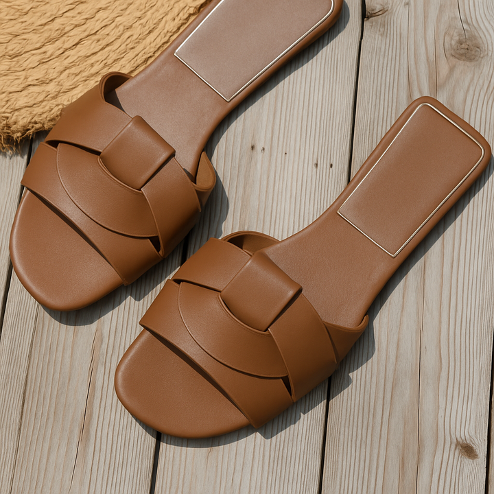 Sandali flat da donna con fiocco per vacanze. Scarpe estive comode che uniscono comfort e moda femminile.