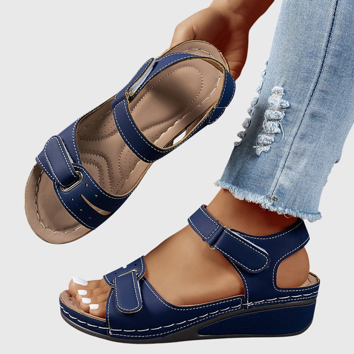 Sandali comodi donna per passeggio, ortopedici con zeppa e cinturini regolabili, per massimo comfort e supporto.