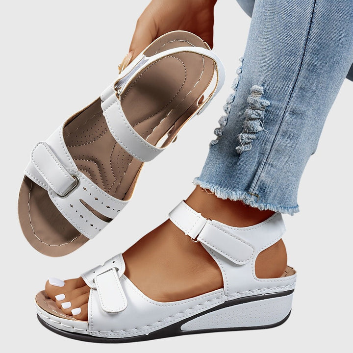 Benessere piedi donna: sandali ortopedici estivi con zeppa, offrono comfort, sostegno e stile per ogni giorno.