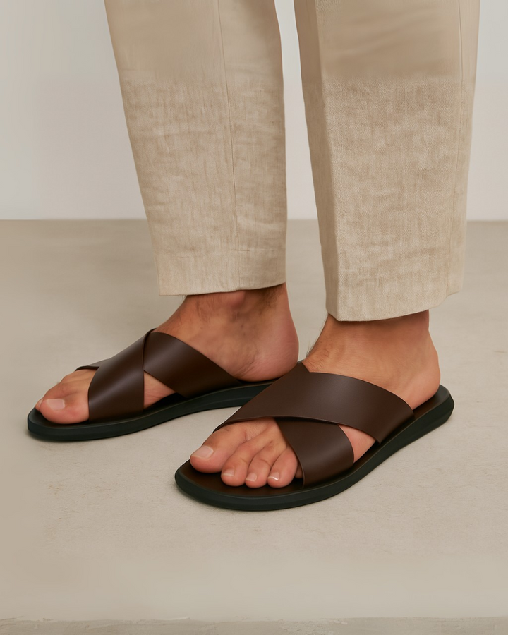 Sandali uomo estivi flessibili per mare e spiaggia, con design casual per massimo comfort ad ogni passo.