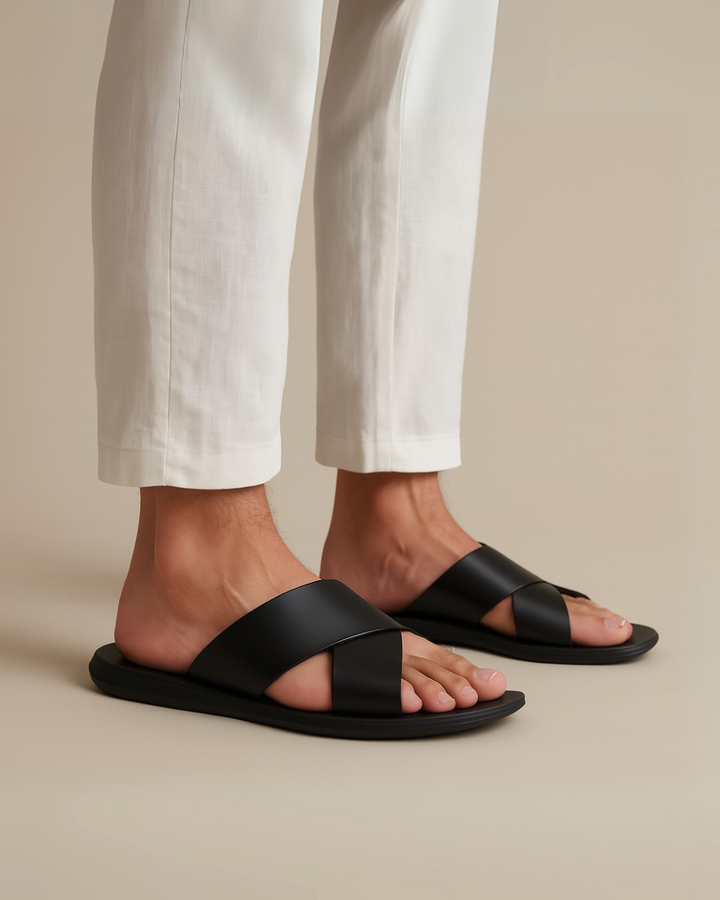 Sandali uomo estivi dal design moderno, offrono comfort e flessibilità per spiaggia, mare e passeggio casual.