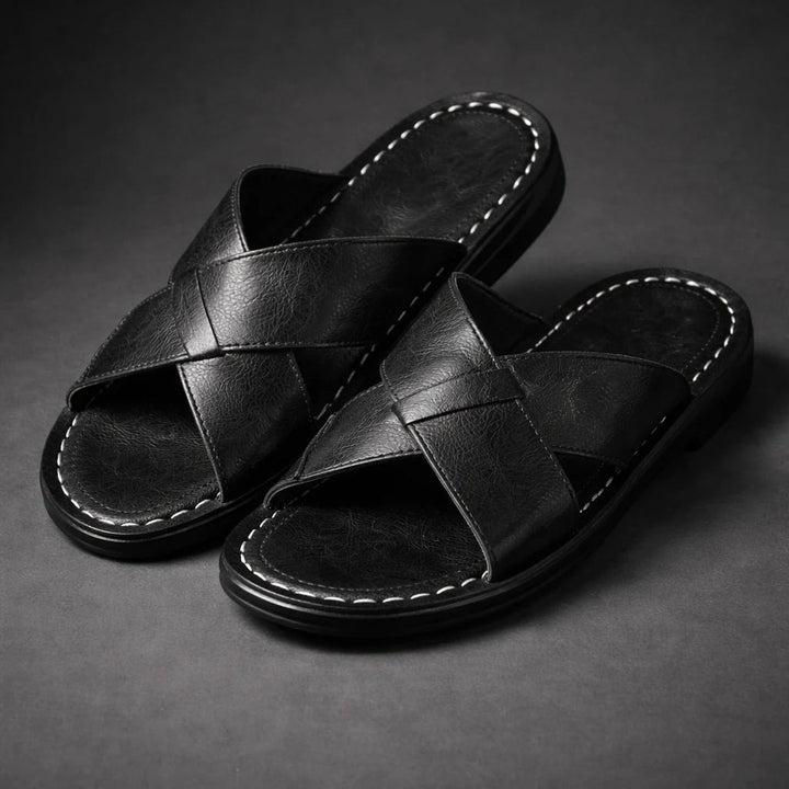 Sandali uomo eleganti con fasce incrociate, perfetti per look estivi e vacanze.