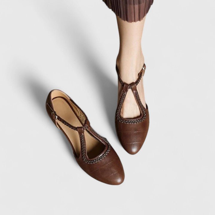 Eleganti sandali donna con tacco vintage e design intrecciato. Ideali per serate estive e outfit di moda.