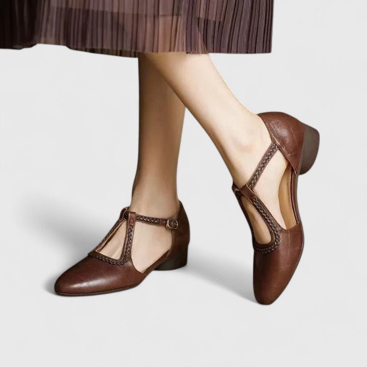 Sandali donna vintage con tacco e cinturino a T intrecciato. Perfetti per primavera estate, stile elegante e retrò.