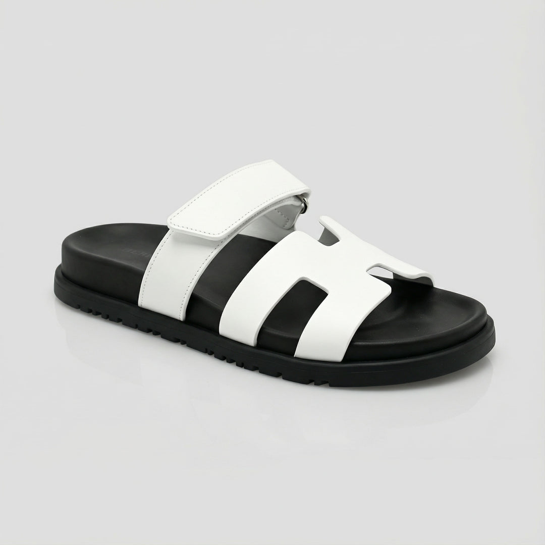 Sandali unisex Saint-Tropez, il connubio perfetto tra eleganza e versatilità estiva.