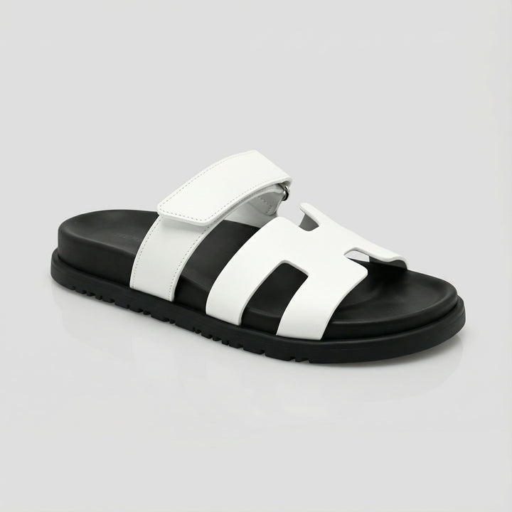 Sandali unisex Saint-Tropez, il connubio perfetto tra eleganza e versatilità estiva.