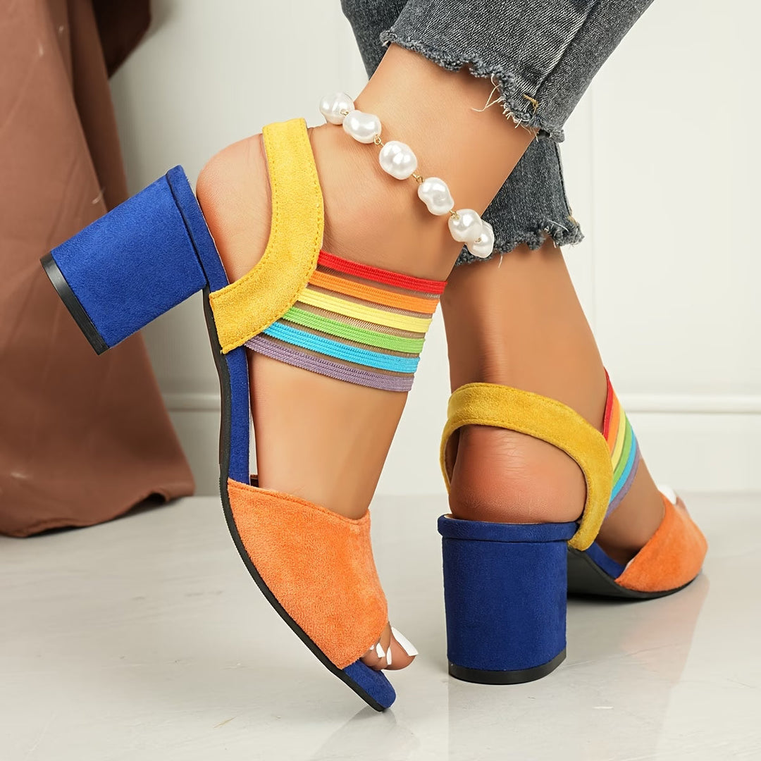 Calzature comode: sandalo donna con tacco a blocco e fasce elastiche nere. Eleganza casual per ogni occasione.