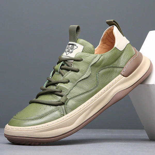 Sneakers uomo stringate verdi, ideali per look casual. Calzature comode con suola ammortizzata per stile urbano.