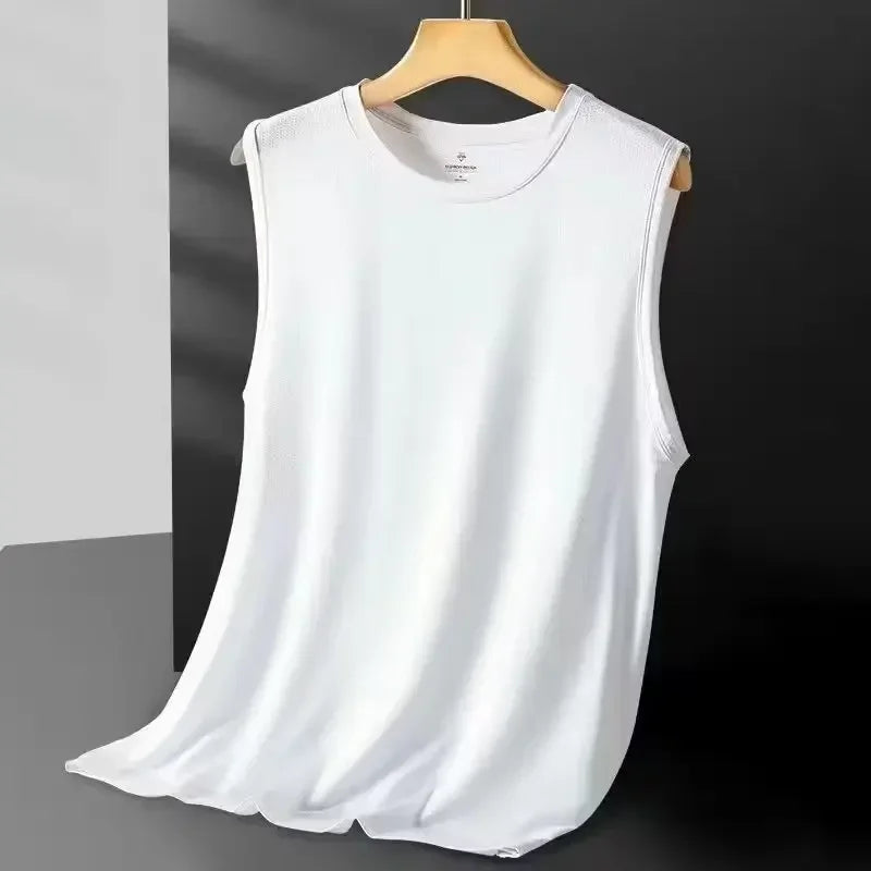 Canotta uomo sportiva in poliestere mesh traspirante, ideale per corsa e palestra.