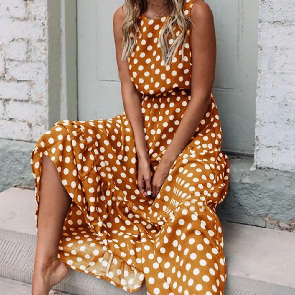 Maxi vestito donna estivo vintage con stampa a pois. Abito fluido elegante per comfort estivo e moda.
