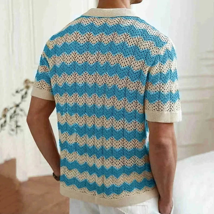 Camicia uomo maniche corte all'uncinetto, outfit estivo casual chic, per un look fresco e alla moda.