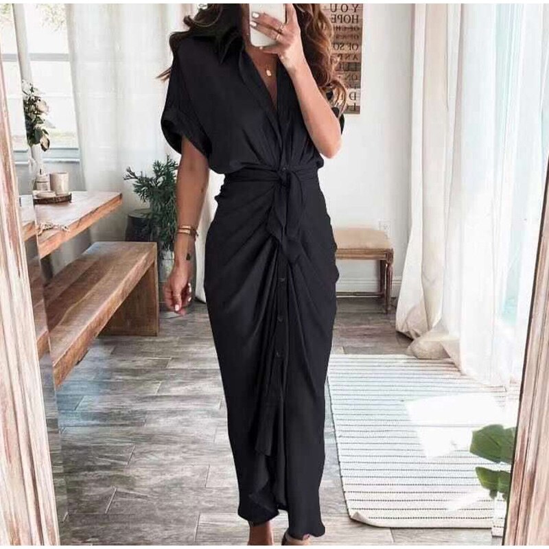Maxi abito femminile con bottoni, stile casual chic, ideale per l'estate.