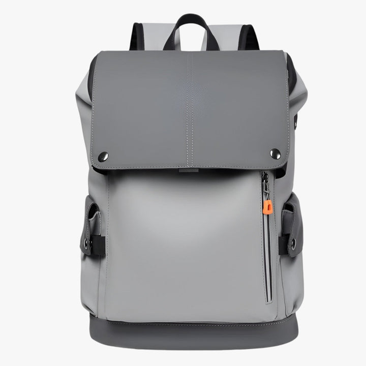 Moderno zaino uomo porta laptop, accessorio essenziale per un look elegante e funzionale.