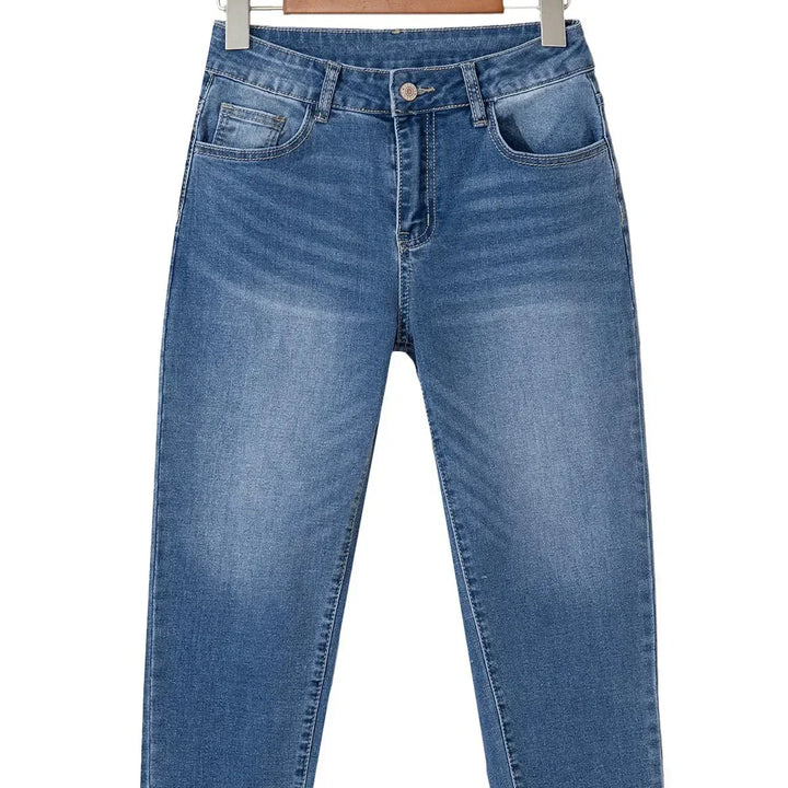 Jeans Mom corti blu da donna, jeans alla caviglia comodi e chic, perfetti per la primavera/estate.
