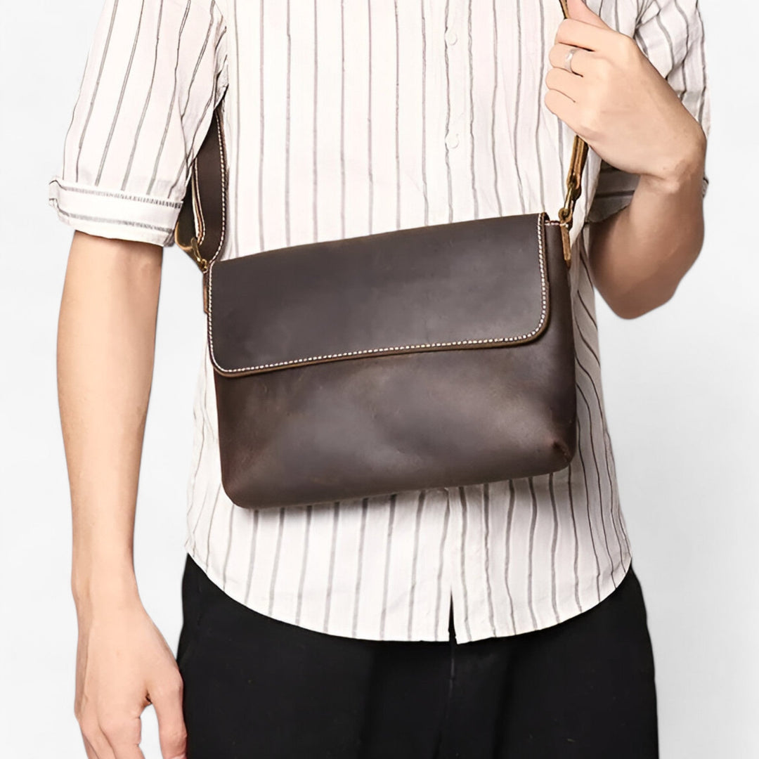 Borsa messenger da viaggio unisex con ampio scomparto, ideale per organizzare gli essenziali. Stile e praticità.