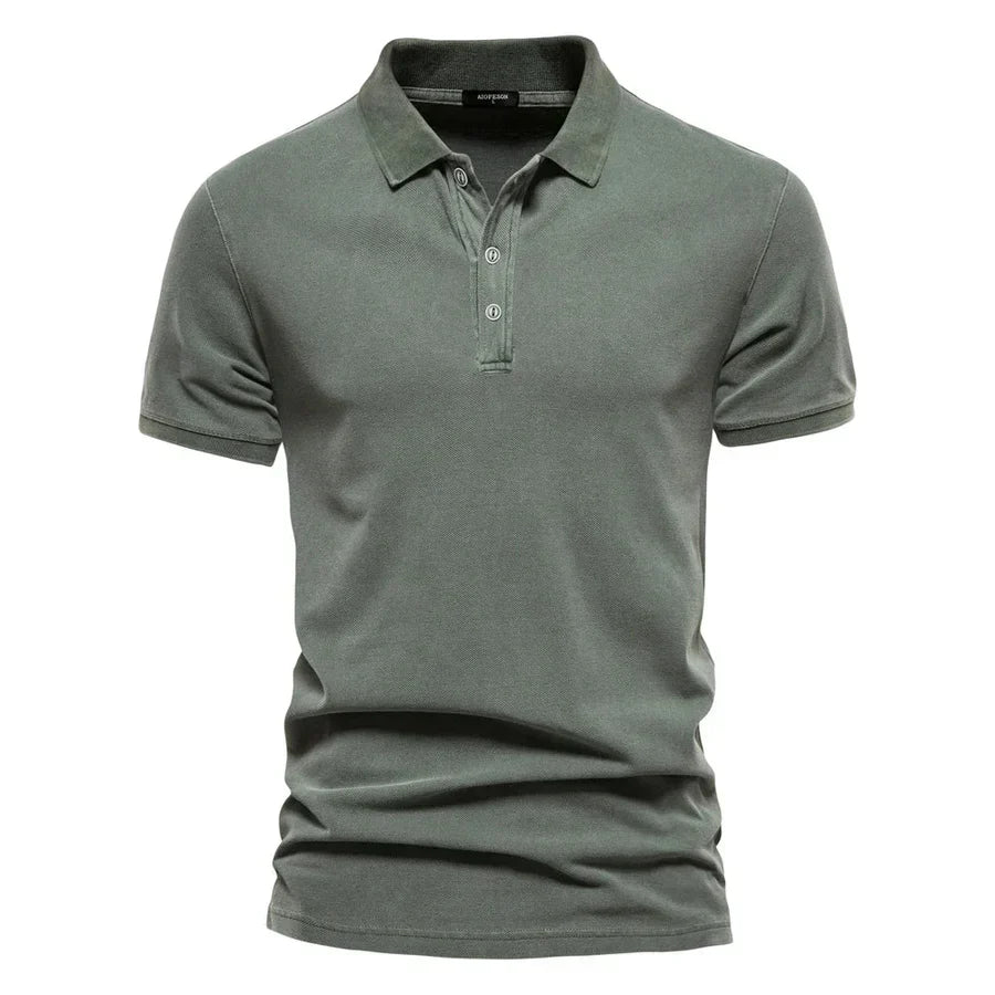 Camicia uomo manica lunga con bottoni, blu scuro. Eleganza versatile per abbigliamento ufficio e occasioni formali.