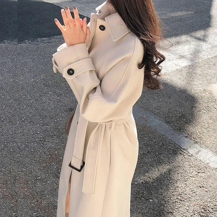 Giacca leggera da donna in cachi/beige, cappotto primaverile elegante, perfetto outerwear versatile.