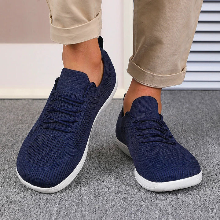 Interno delle sneakers uomo: fodera traspirante per comfort e freschezza. Scarpe ammortizzate leggere.